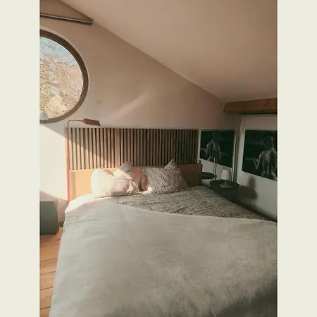 Studio Autonome Magnifique Avec Gd Terrasse &Jardin D Hiver, 1 Gd Lit Et 2 De 90Cm Tb Situe Chaumont-Gistoux