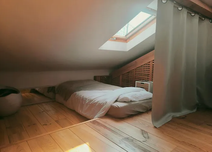 Autonome Magnifique Avec Jardin D Hiver Tb Situé 4*